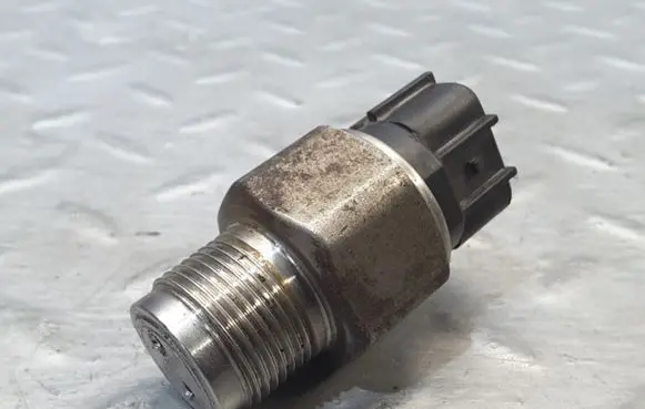 Fuel pressure sensor