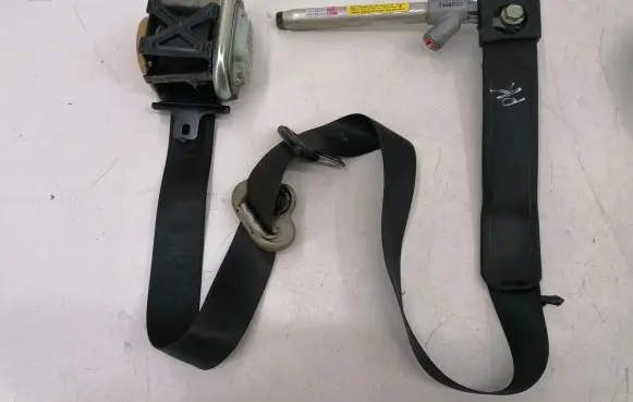 Nissan Note (E11) Front seatbelt 868859U15A