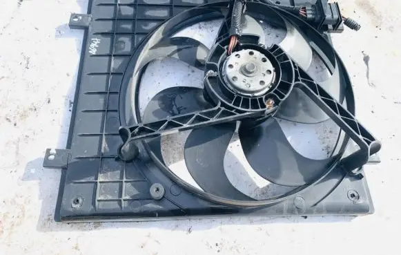 Volkswagen Fox Radiator cooling fan shroud 6q0121207e