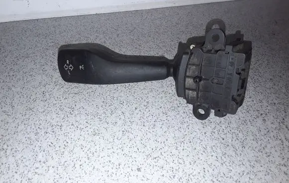 BMW 5 E39 Indicator stalk 8363662