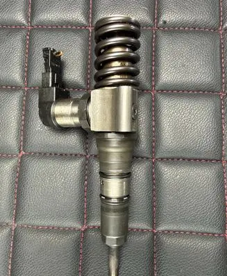 Volkswagen PASSAT B6 Fuel injector 03G130 051216 120322