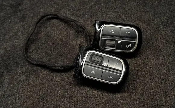 Citroen Berlingo Steering wheel buttons/switches 9812314777
