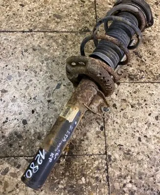 Volkswagen Jetta V Front shock absorber/damper