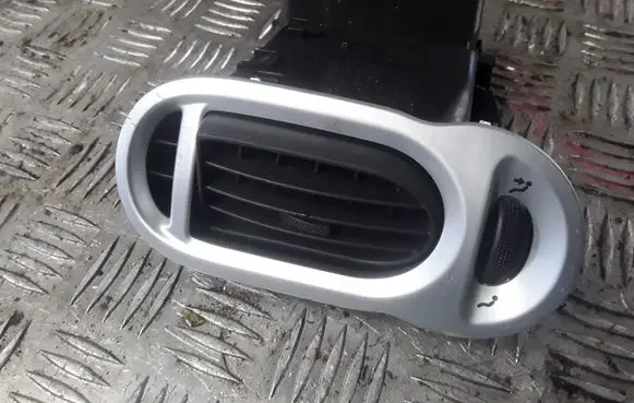 Renault Modus Cabin air duct channel 4622618