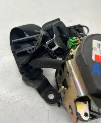 Mercedes-Benz E W211 Front seatbelt 561014701 A2118600185