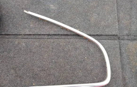 Volkswagen PASSAT B5.5 Rear side glass trim 