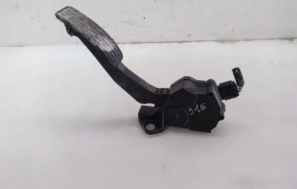 Subaru Forester SH Accelerator throttle pedal 36010AC140