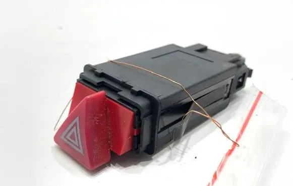 Audi A6 Allroad C5 Hazard light switch