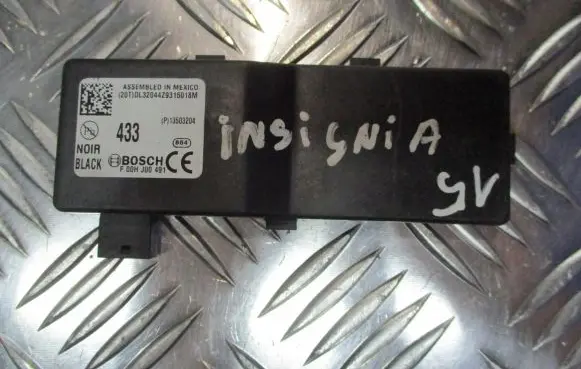 Opel Insignia A Door central lock control unit/module 13503204