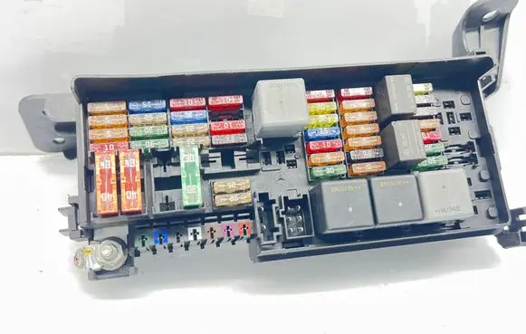 Mercedes-Benz ML W164 Fuse module A1645400272