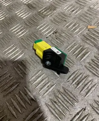 Volkswagen PASSAT B6 Airbag deployment crash/impact sensor 8K0973323S