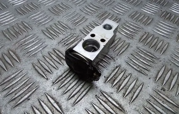 Air conditioning (A/C) expansion valve