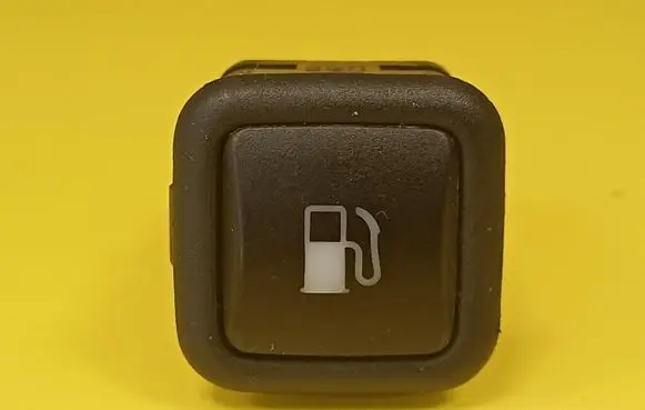 Volkswagen PASSAT B5 Fuel tank opening switch 3B0959833A