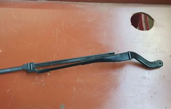 Mercedes-Benz CLS C219 Front wiper blade arm A2118201544