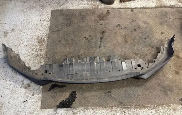 Front bumper lip