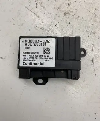 Mercedes-Benz E W212 Fuel injection pump control unit/module A0009003101 A2C53406807
