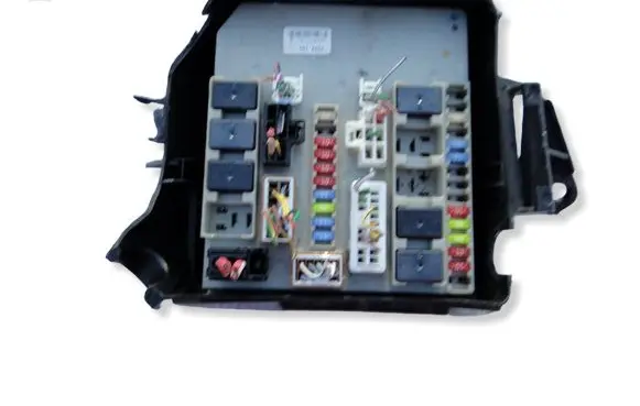 Renault Clio III Fuse box set 902446A 10K011643