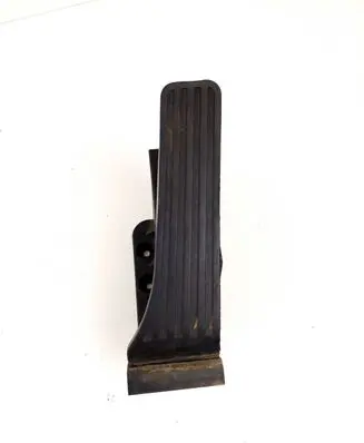 Mercedes-Benz E W212 Accelerator throttle pedal A2043000004