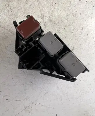 Subaru Outback Relay mounting block 