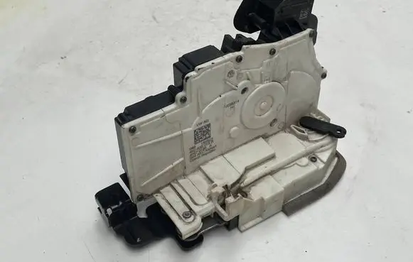 Volkswagen Polo VI Rear glass lock/latch W389 4K0839015R