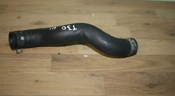Nissan X-Trail T30 Engine coolant pipe/hose