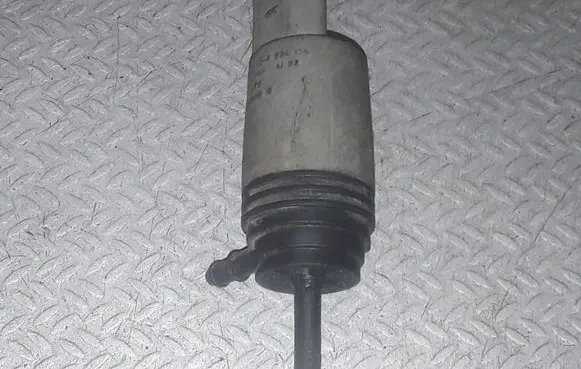 BMW 3 E46 Windscreen/windshield washer pump 67126934159