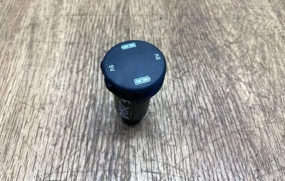 Land Rover Discovery 5 USB socket connector FK7219010AB 20170922 XBGT3