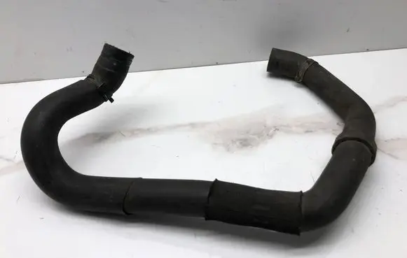 Volkswagen PASSAT B6 Engine coolant pipe/hose