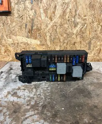 Mercedes-Benz E W211 Fuse module 2115457301 A20721400200