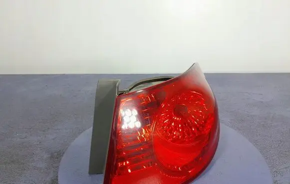 Hyundai Elantra Rear/tail lights 924022H050