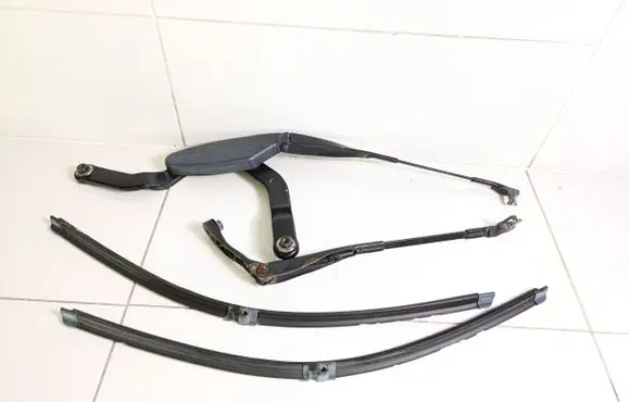 Mercedes-Benz E W211 Windshield/front glass wiper blade A2118240049