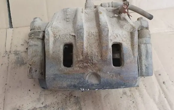 KIA Sorento Front brake caliper