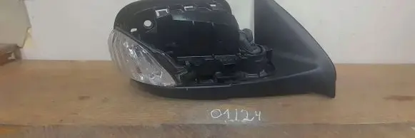Volvo XC70 Front door electric wing mirror MIA10809