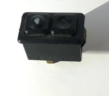 BMW 5 E28 Electric window control switch 1377905 03831820
