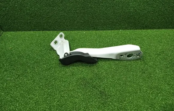 Engine bonnet/hood hinges