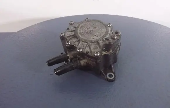 Skoda Octavia Mk2 (1Z) Vacuum pump 03G140209