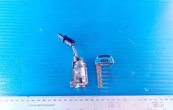 Audi A6 S6 C7 4G Front door lock (next to the handle) 4G1837167