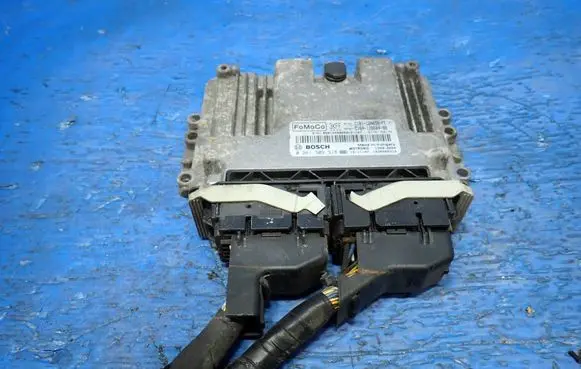Ford Fiesta Engine control unit/module ECU C1B1-12A650-FF CV6A-12B684-BB
