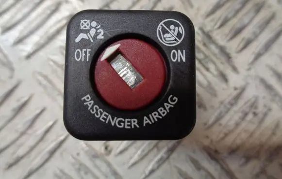 Peugeot 108 Passenger airbag on/off switch 9641391277