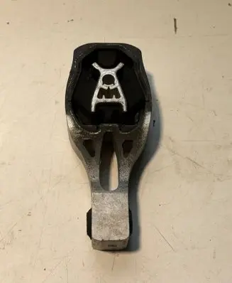 Opel Astra L Engine mount bracket 9811786680