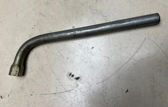 Audi A6 S6 C5 4B Wheel nut wrench 191012219