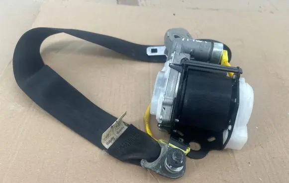 Suzuki Jimny Rear seatbelt 0433007 20003EC
