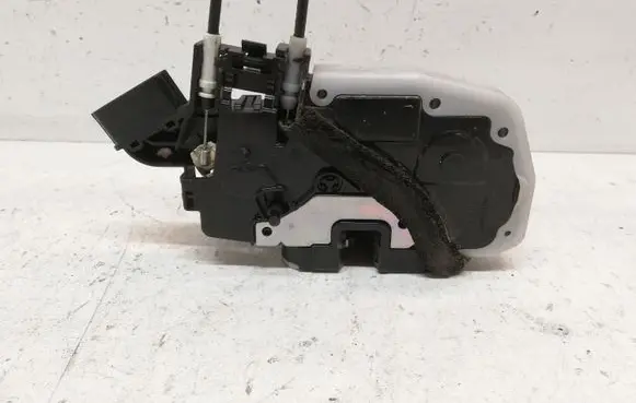 Nissan X-Trail T32 Rear door lock F1814510 A3NS0XJ