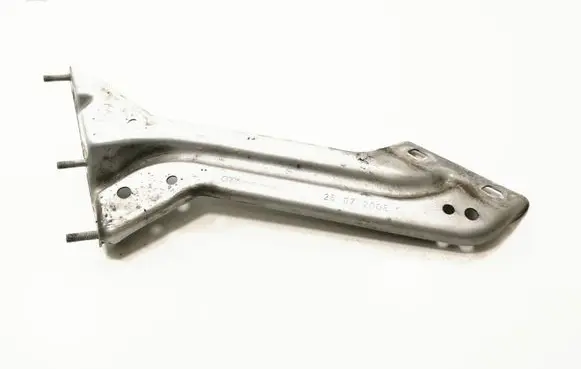 Audi Q5 SQ5 Fender mounting bracket 8R0821136