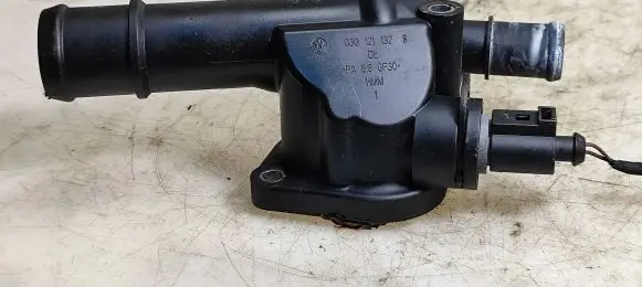 Volkswagen Eos Engine coolant pipe/hose 03G121132B PA66GF30