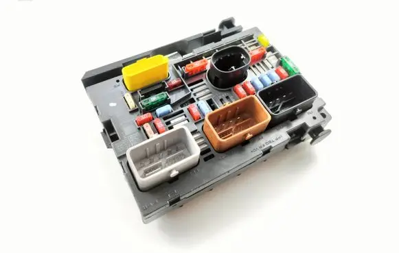 Citroen Berlingo Fuse box set 9807028880