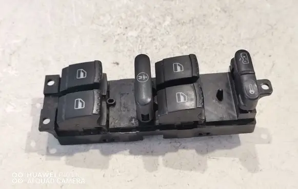 Volkswagen PASSAT B5 Electric window control switch 1J4959857B