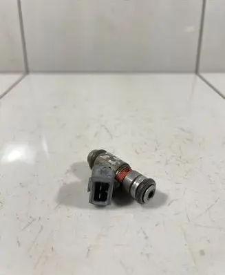 Volkswagen Golf IV Fuel injector 036031C