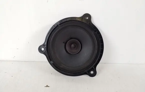 Nissan Juke I F15 Rear door speaker