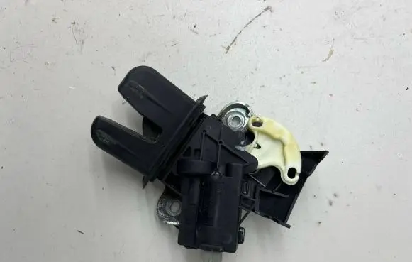 Volkswagen PASSAT B6 Tailgate/trunk/boot lock/catch/latch 4F5827505D